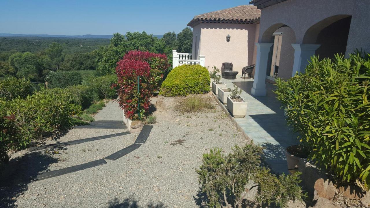 Villa Dans Domaine Prive *